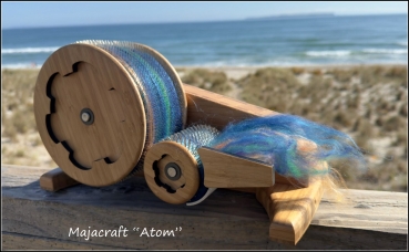 Majacraft "Atom" Mini Carder